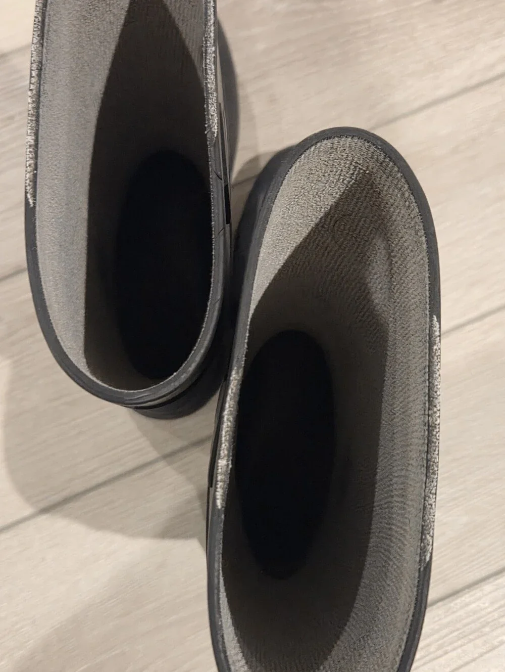 Youth Kids Size 2 Black Waterproof Rubber Rain Boots Has Some Wear See Photo
